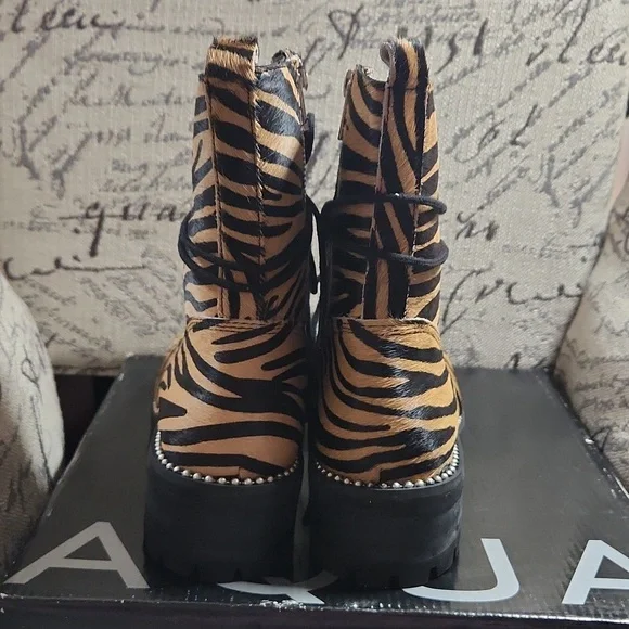 Aqua Women’s Tiger Print Jax Studded Hiker Combat Boots Lace Up Round Toe - Picture 2 of 5